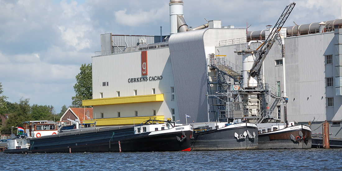 Langs de Zaan - duw-sleepschip Henwie