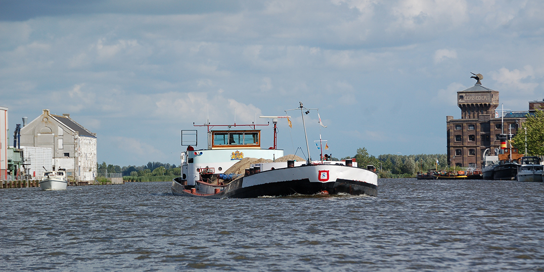 Langs de Zaan - Motorbeunschip Crescendo