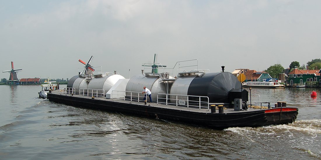 Langs de Zaan - Tank-sleepschip uit de vloot van Gerkens Cacao