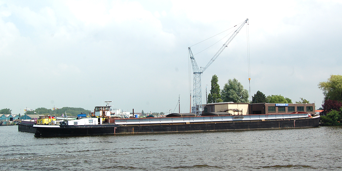 Langs de Zaan - Tank-sleepschip uit de vloot van Gerkens Cacao