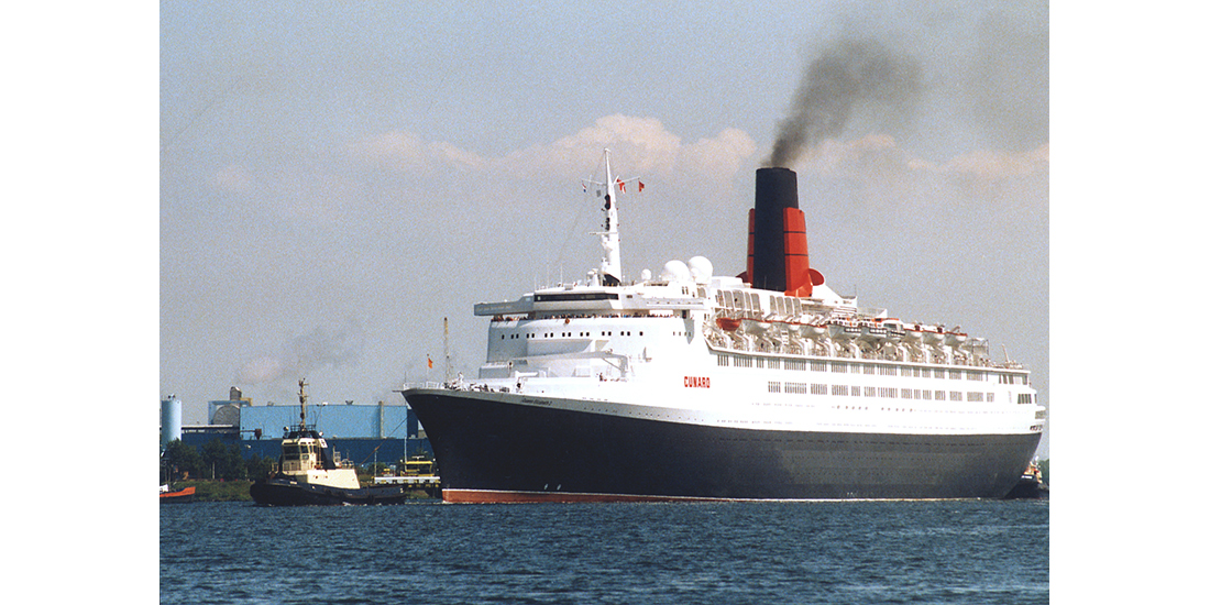 Queen Elizabeth 2 in IJmuiden