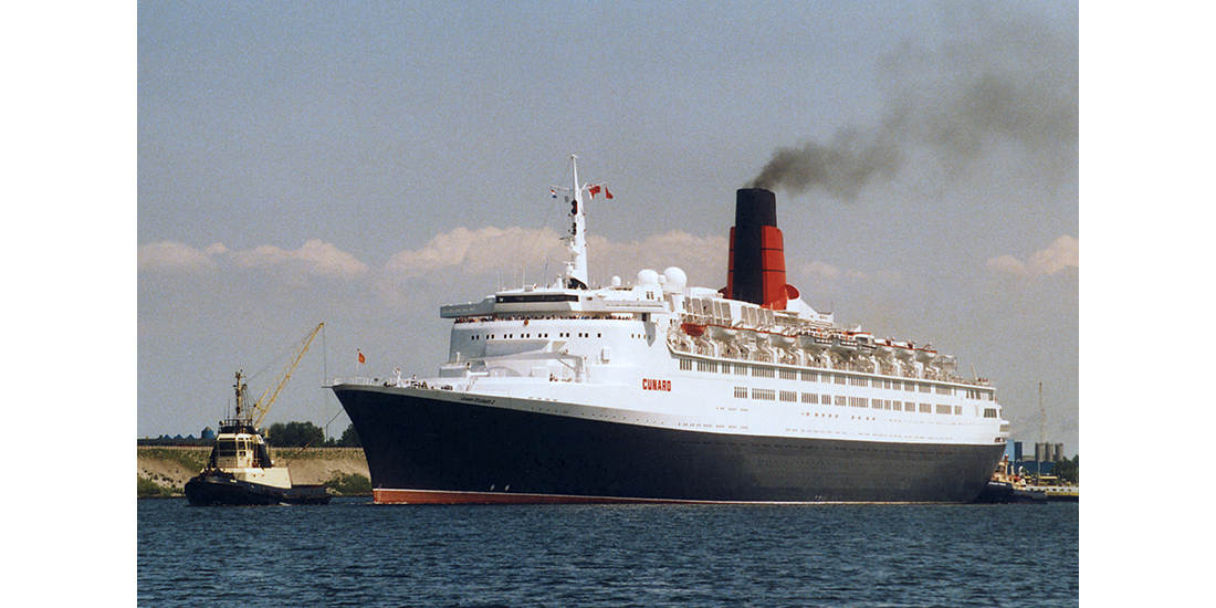 Queen Elizabeth 2 in IJmuiden