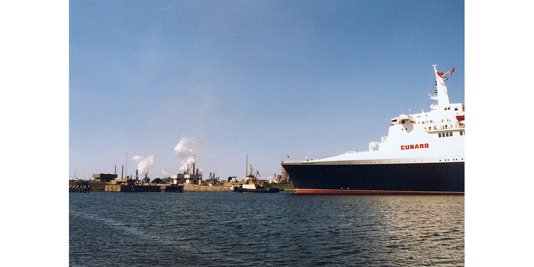 Queen Elizabeth 2 in IJmuiden