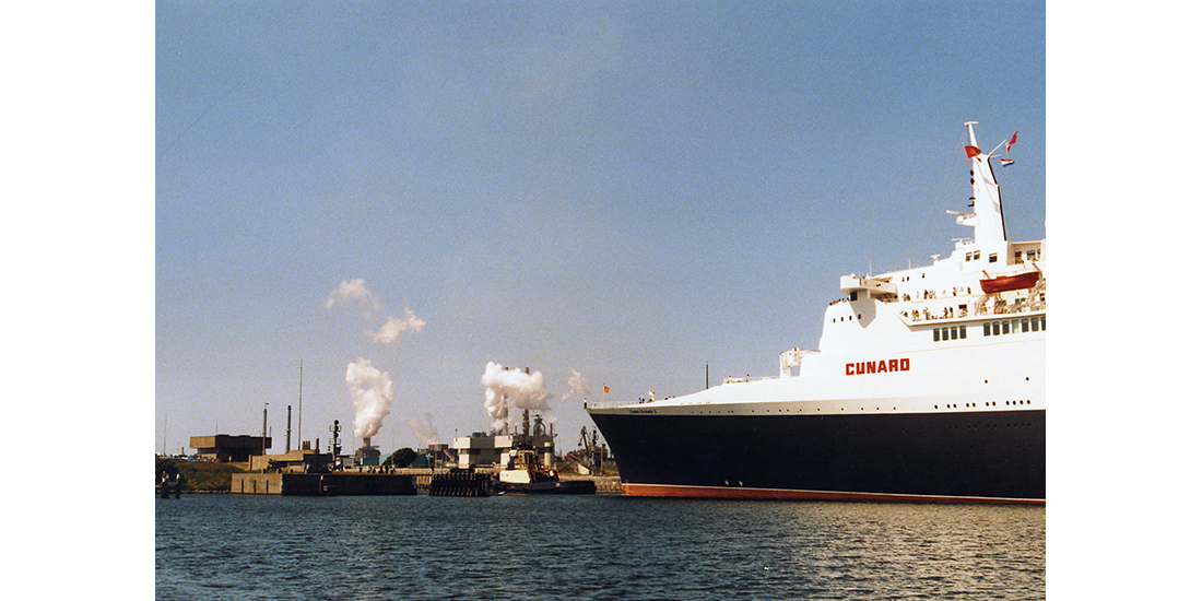 Queen Elizabeth 2 in IJmuiden
