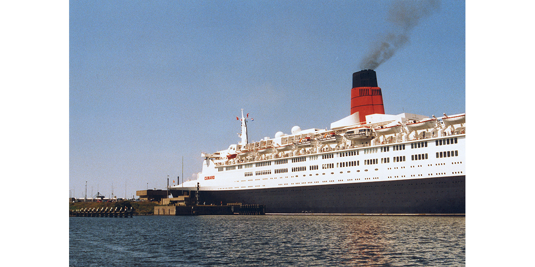 Queen Elizabeth 2 in IJmuiden