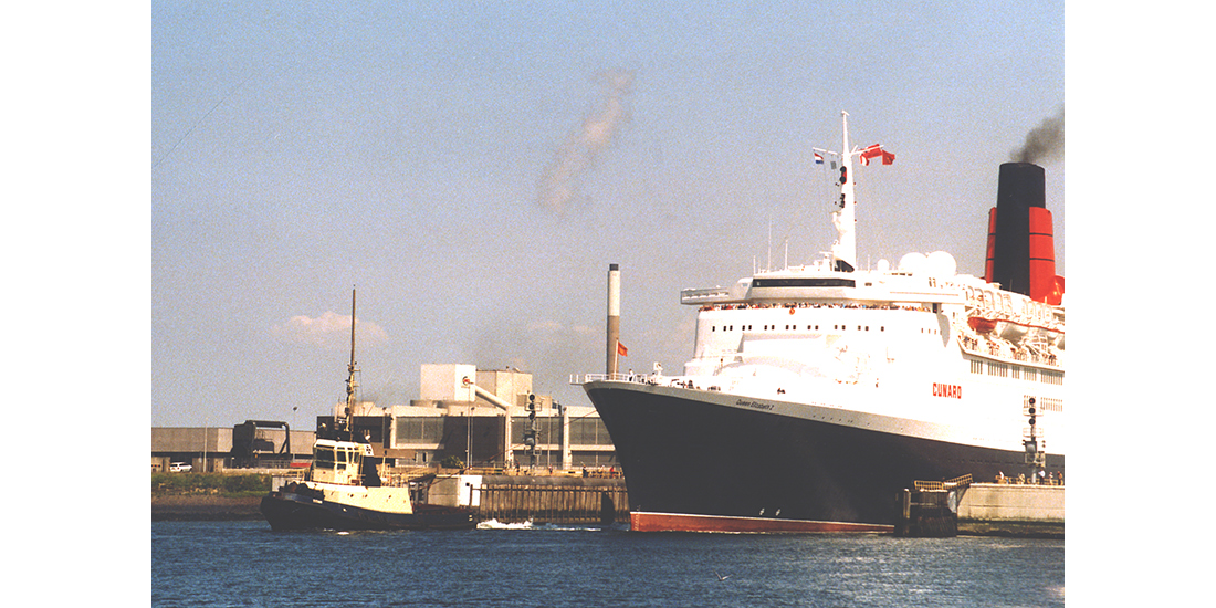 Queen Elizabeth 2 in IJmuiden