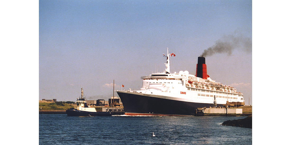 Queen Elizabeth 2 in IJmuiden