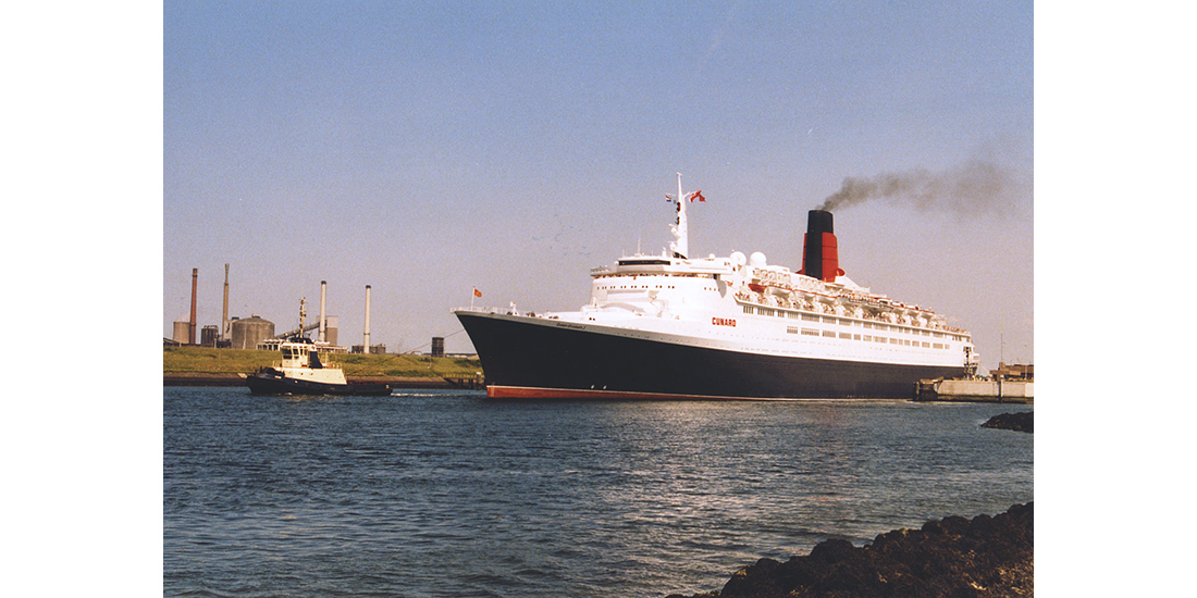 Queen Elizabeth 2 in IJmuiden