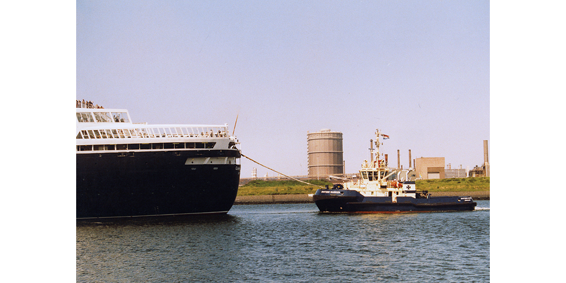 Queen Elizabeth 2 in IJmuiden