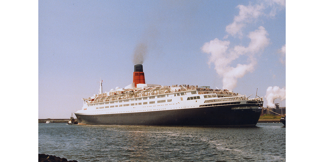 Queen Elizabeth 2 in IJmuiden