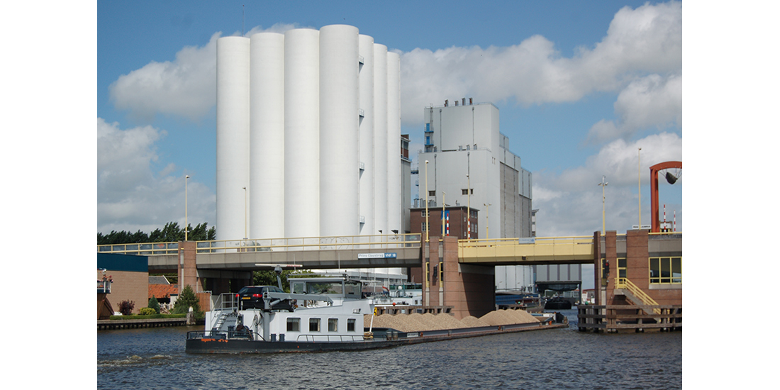 Langs de Zaan - Motorvrachtschip Leendert-N