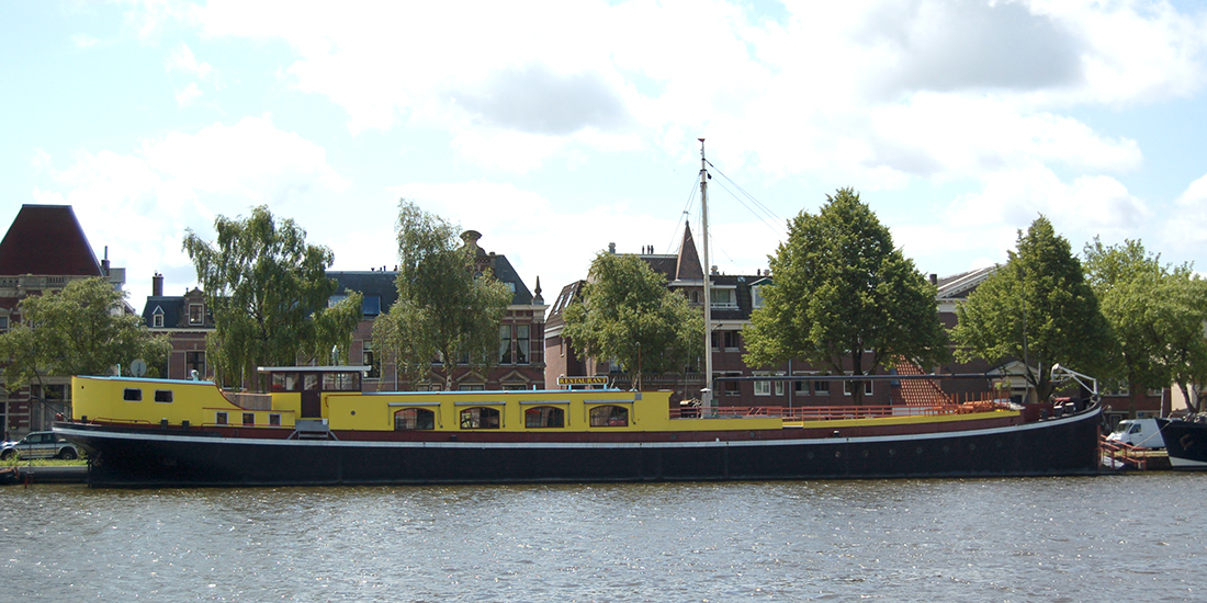 Langs de Zaan - Pannekoekschip aan de Zaanweg