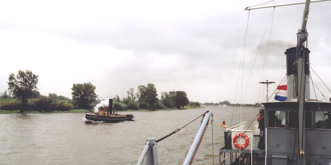 Stoomsleepboot Scheelenkuhlen op de Lek