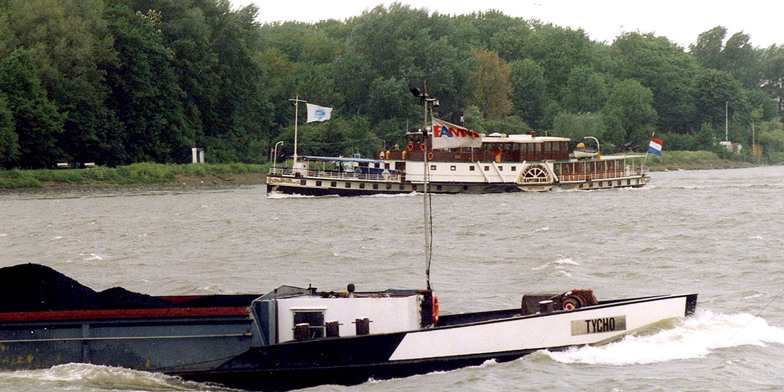 HMS Elfin op de Naar